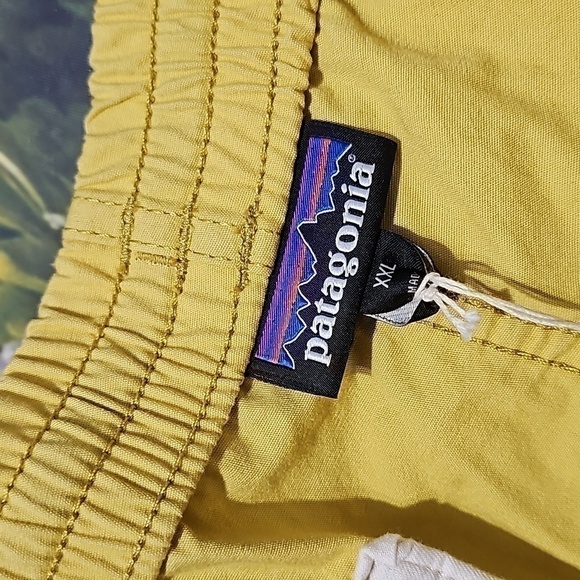 Patagonia Funhoggers Yellow Shorts Size XXL NWT - Picture 4 of 9